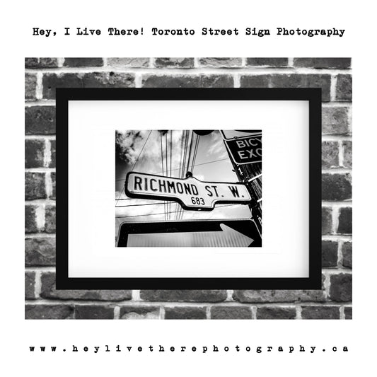 "Richmond St W"